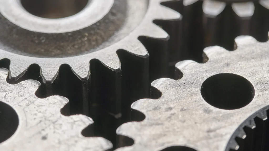 Närbild på kugghjul.