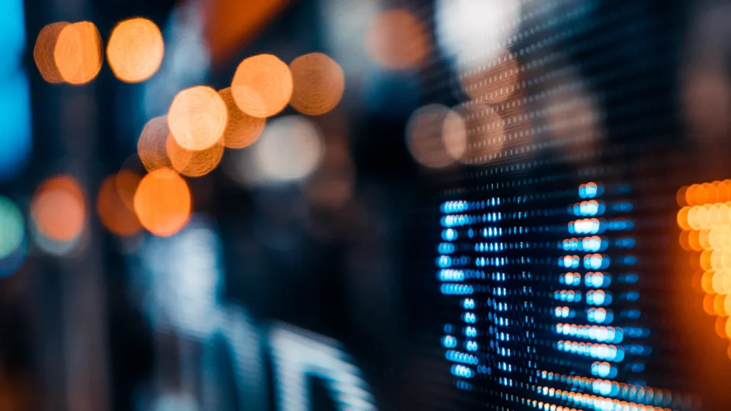 Närbild på siffror på en skärm.