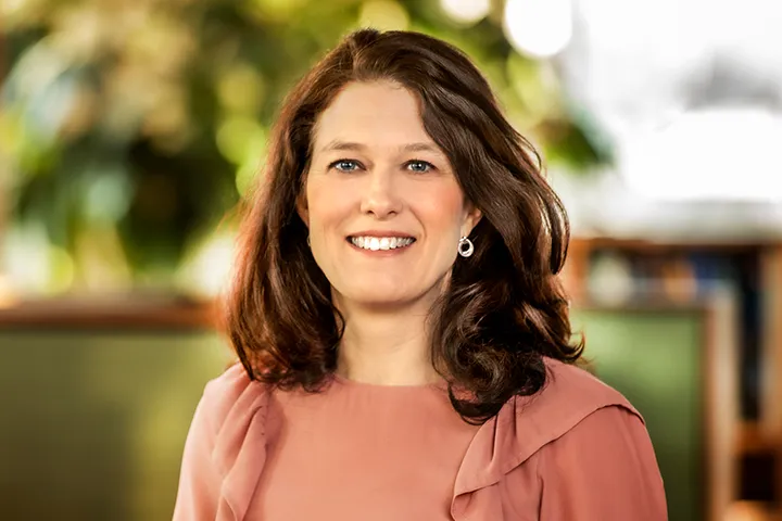 Porträttbild på Helen Junker, chef medelstora företag.