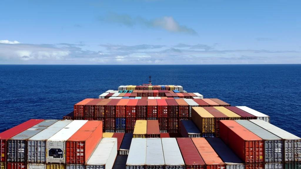 Containrar på ett lastfartyg.