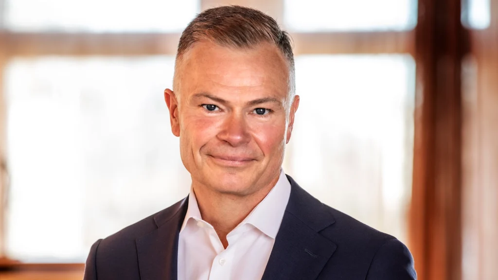 Porträttbild på Pontus Davidsson.